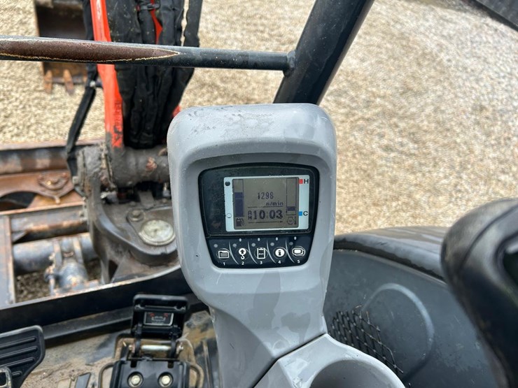 2018-kubota-kx033-4-image-18