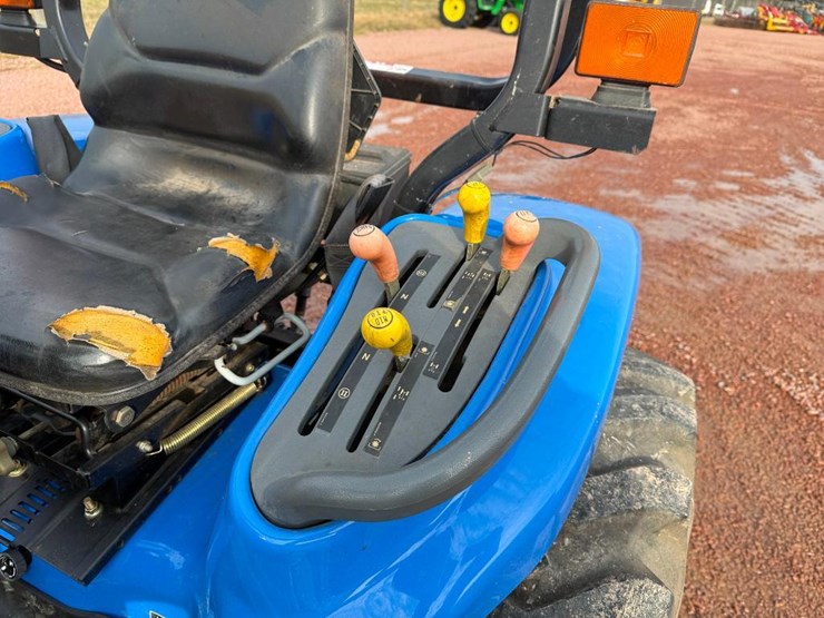 new-holland-tc29d-image-40