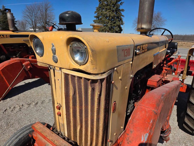 case-730-tractor-image-44