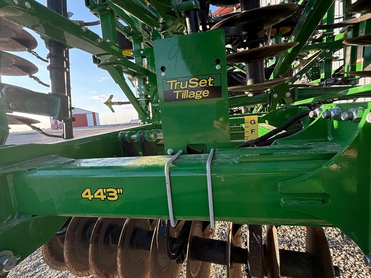 2022-john-deere-2330-image-13