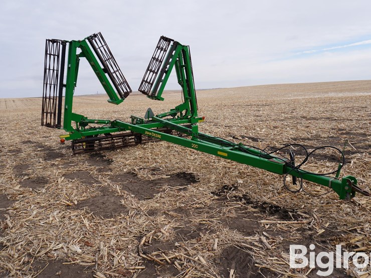 john-deere-200-image-3