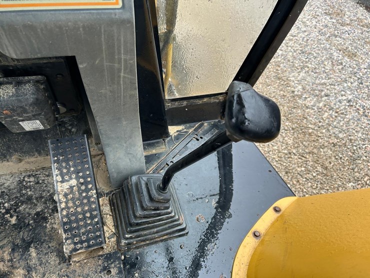 caterpillar-426c-image-23