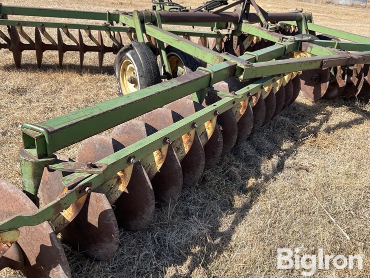 john-deere-17-image-15