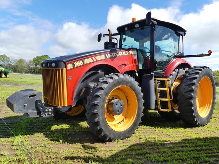 2017-versatile-260-image-1