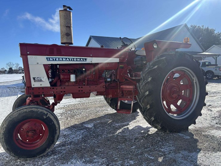 1974-farmall-666-gas-tractor-image-1