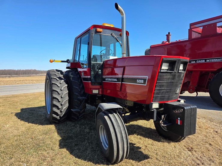ih-5288-tractor-image-28