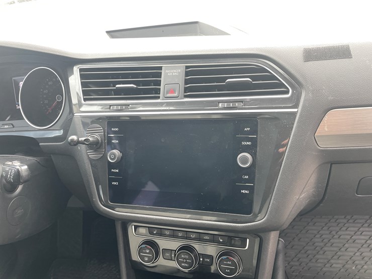 2019-volkswagen-tiguan-se-image-28