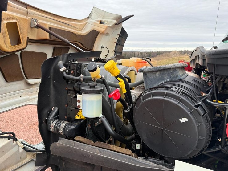 international-7600-image-44