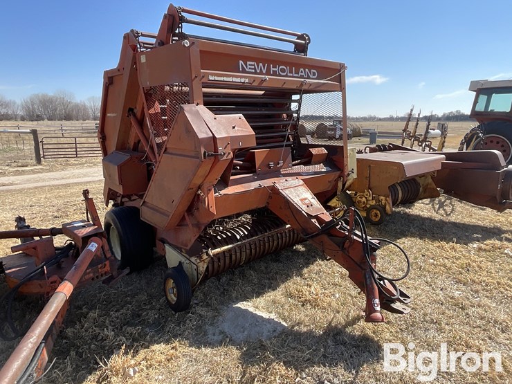 new-holland-852-image-3