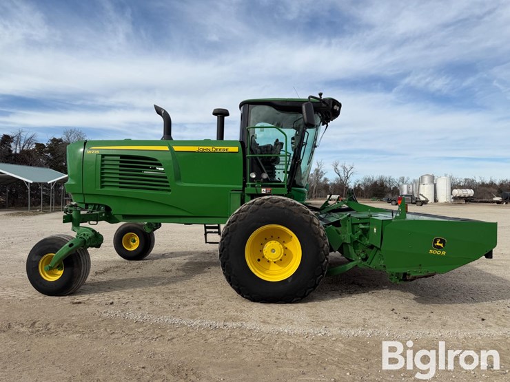 2021-john-deere-w235-image-4