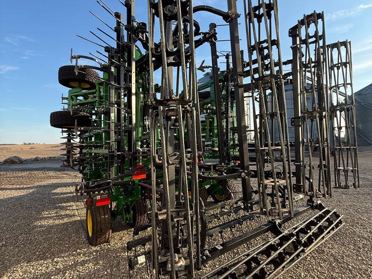 2022-john-deere-2330-image-7