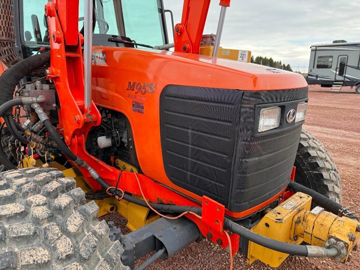 2005-kubota-la1301s-image-45