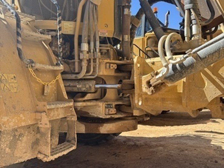2012-caterpillar-740b-image-5