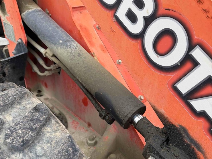 2015-kubota-r530-image-12