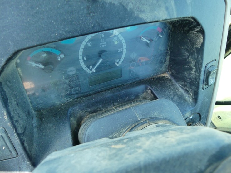 2015-john-deere-6130d-image-16