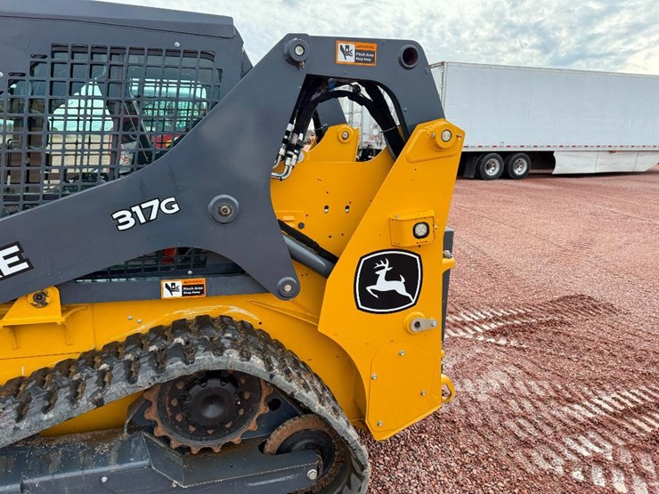 2020-deere-317g-image-12