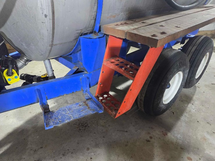 1000-gallon-liquid-nurse-trailer-image-37