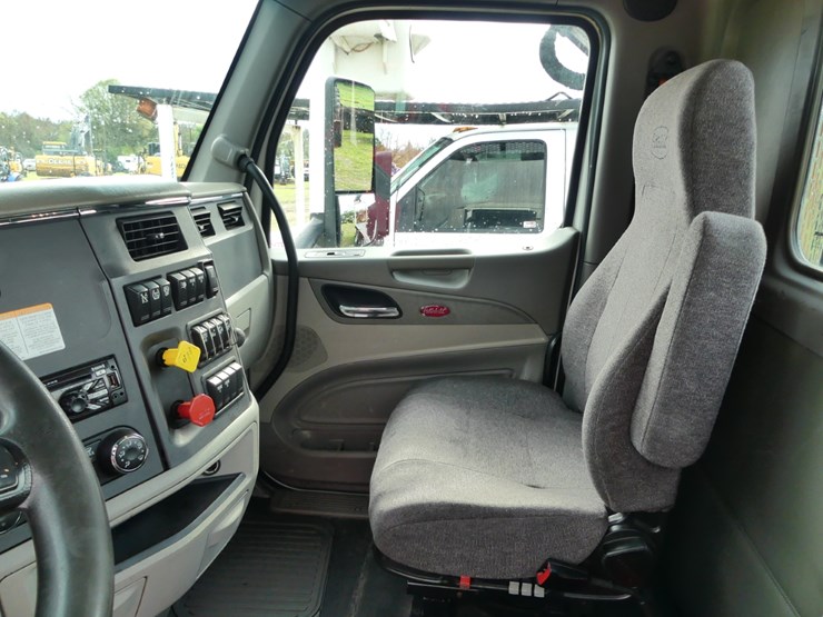 2021-peterbilt-579-image-11