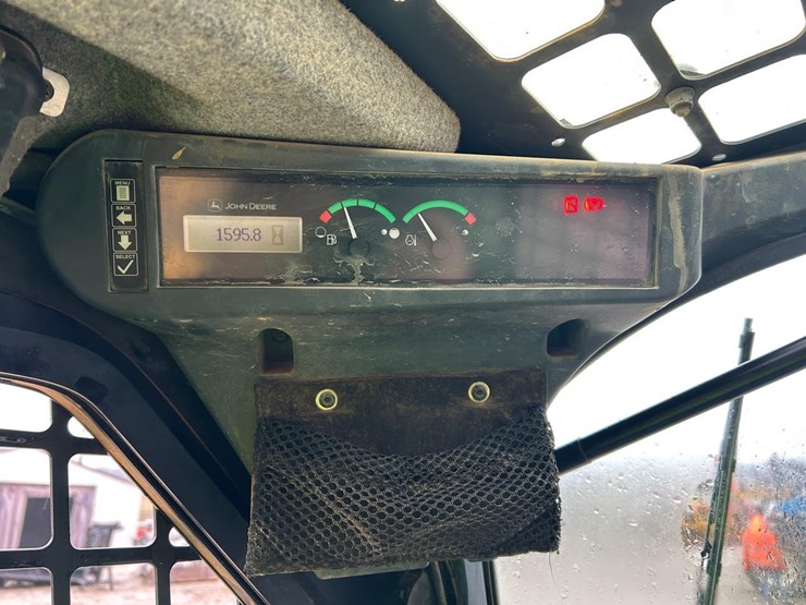 2022-deere-317g-image-21