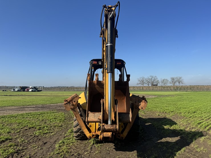 2014-caterpillar-420f-image-8