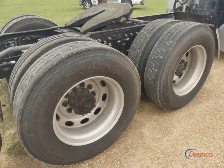 2005-peterbilt-379-image-8