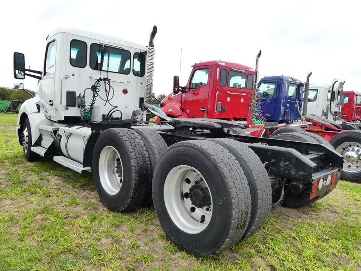 2015-kenworth-t680-image-4
