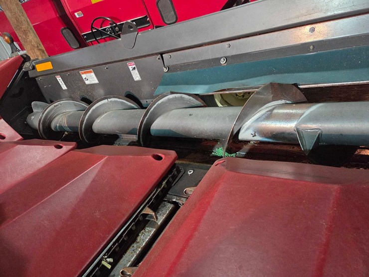 2008-drago-6-row-30"-corn-head-image-10