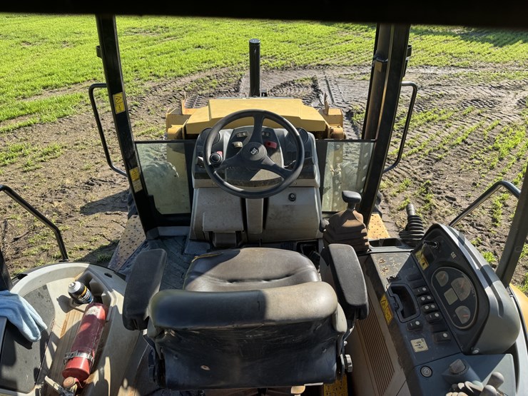 2015-caterpillar-420f-image-7