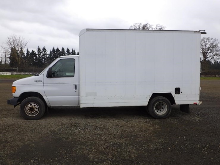 2004-ford-e350-image-8