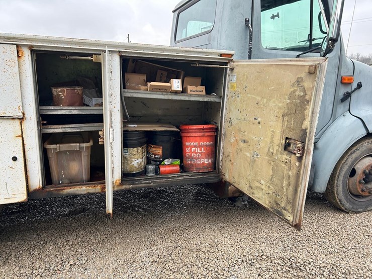 international-4700-lpx-service-body-truck-image-11