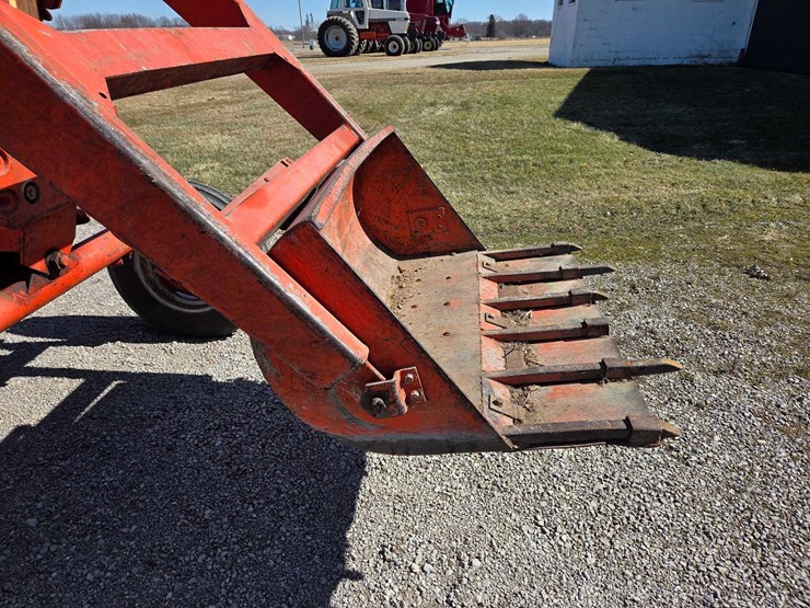 case-730-tractor-image-29