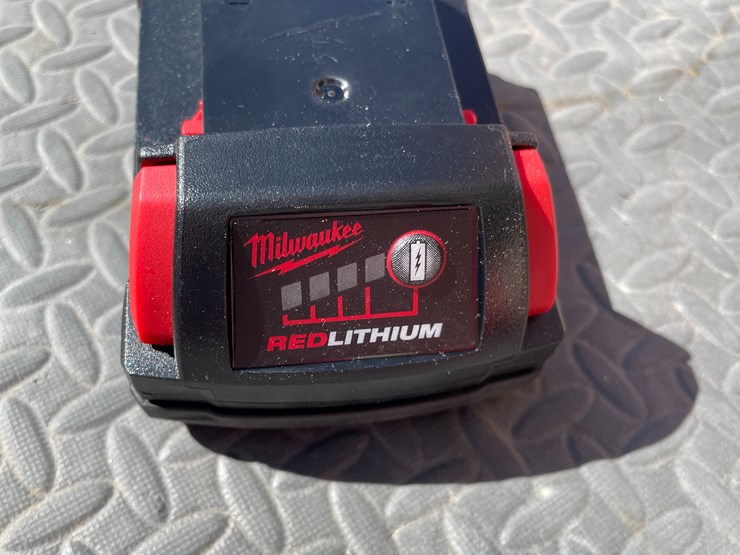 #1486-•-(2)-milwaukee-drill-driver-sets-(offsite-in-el-paso)-image-5