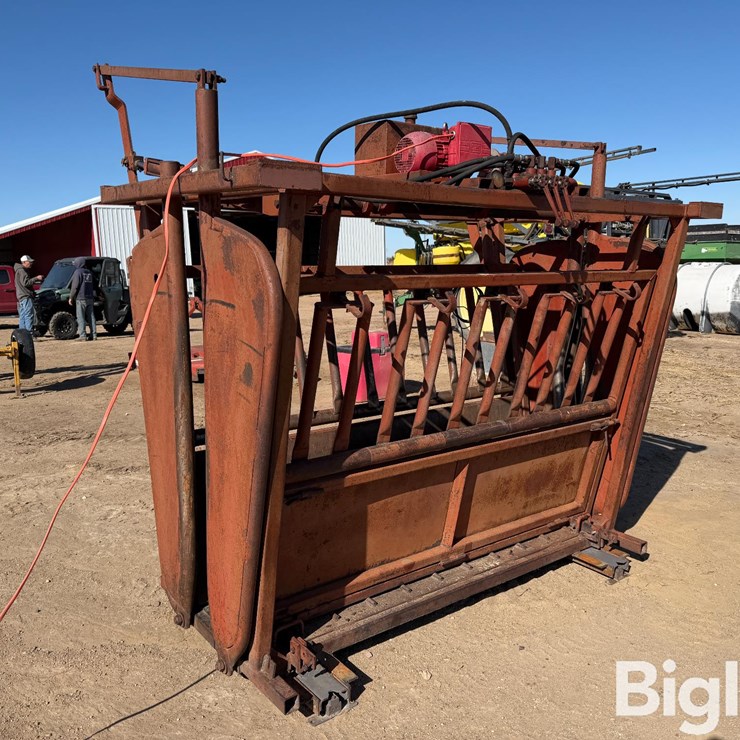 Bowman Hydraulic Cattle Chute