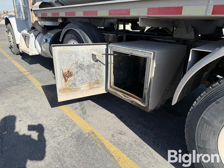 2014-peterbilt-389-image-18