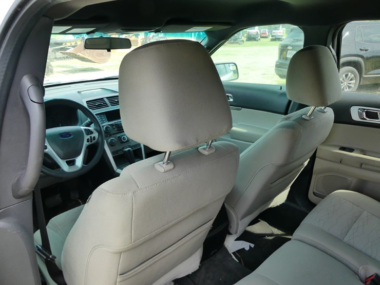 2011-ford-explorer-image-8