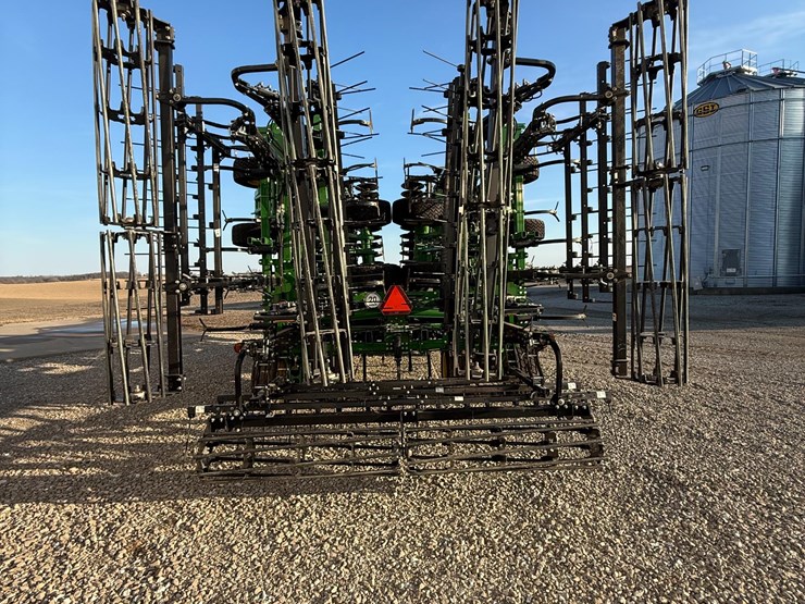 2022-john-deere-2330-image-6