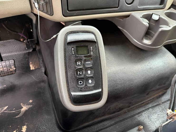 international-7600-image-58