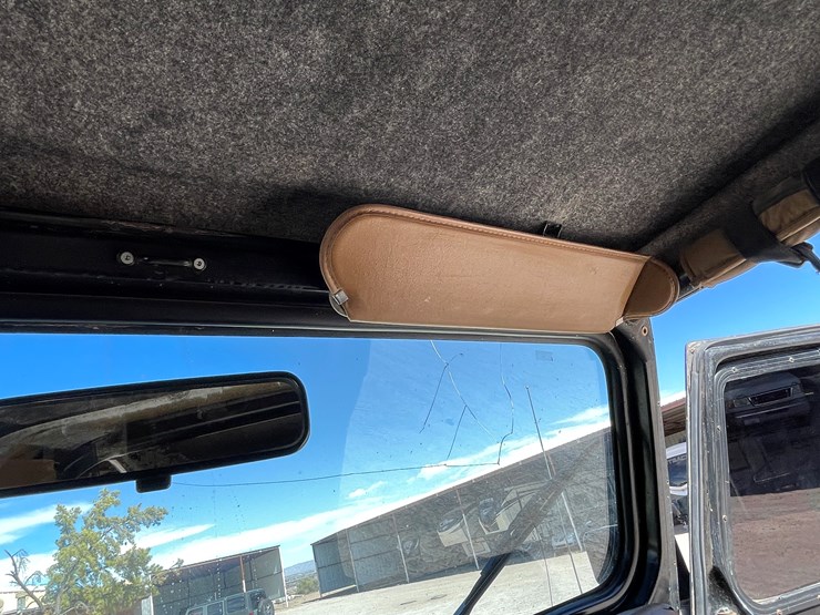 1994-jeep-wrangler-image-38