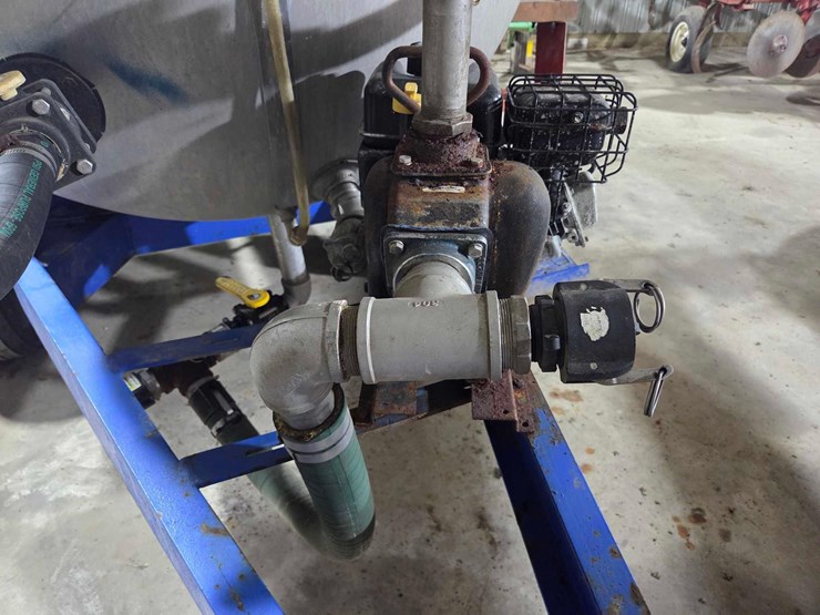 1000-gallon-liquid-nurse-trailer-image-33