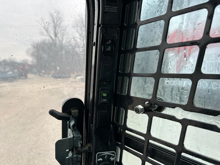 2022-bobcat-t770-image-24