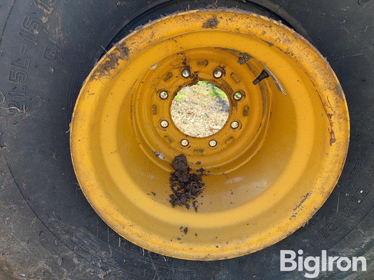 vermeer-baler-tire-and-rim-image-13