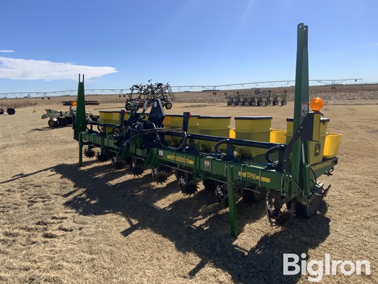 john-deere-1700-image-1