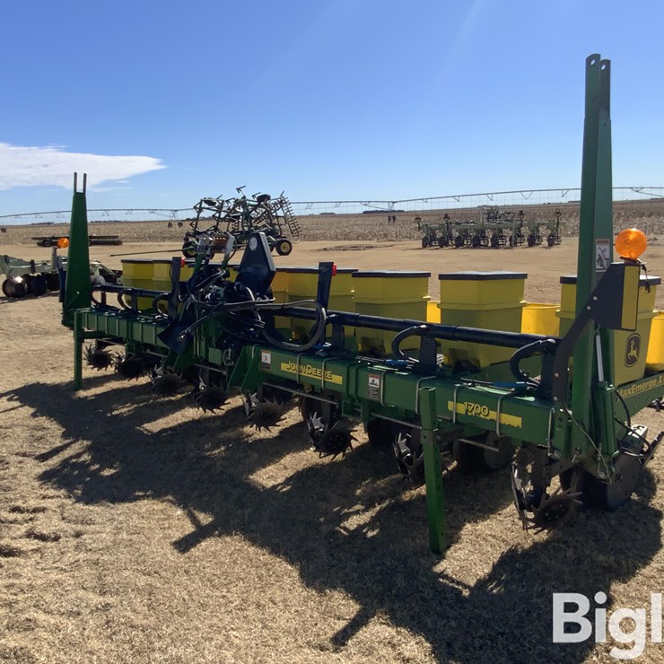 JOHN DEERE 1700