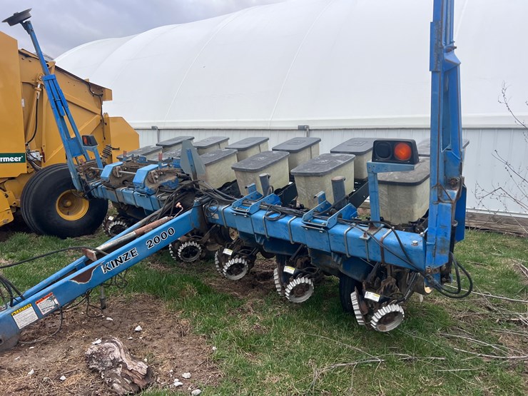 2000-kinze-2000-image-1