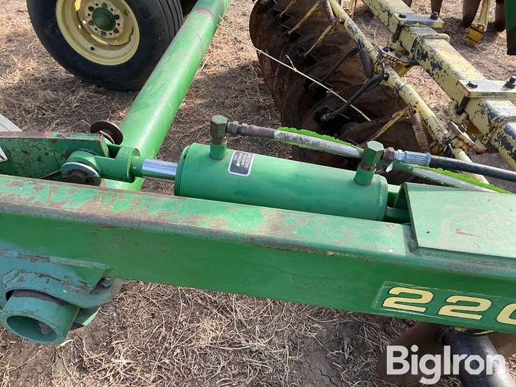 john-deere-220-image-19