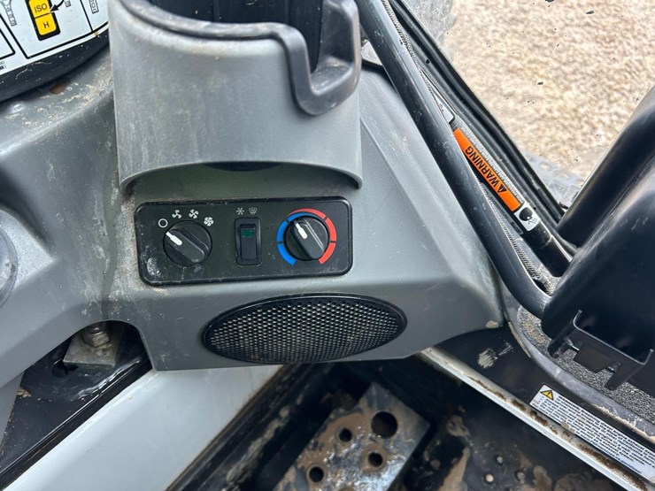 2024-bobcat-t450-image-25
