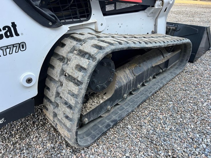 2016-bobcat-t770-image-15