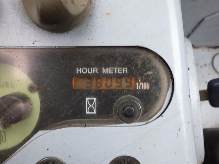 2013-yanmar-vio35-5b-image-42