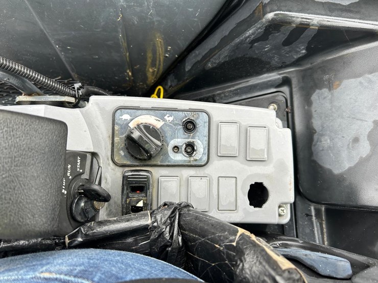 2018-kubota-kx033-4-image-22