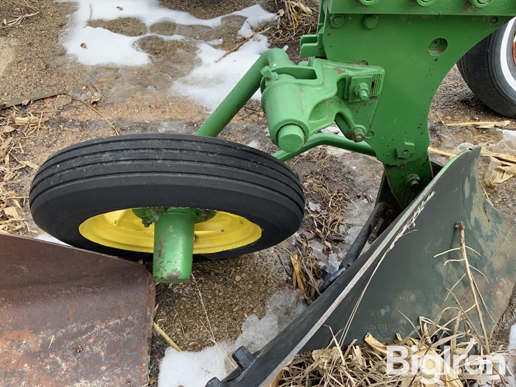 john-deere-810-image-19